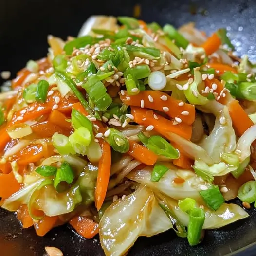 Wok de Chou Chinois au Gingembre et Sésame